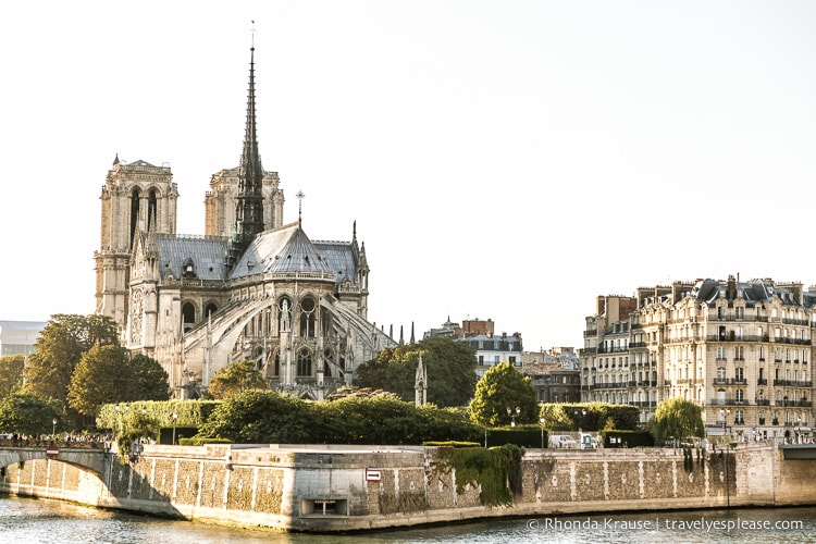 travelyesplease.com | ^Ile de la Cité- An Island in the Heart of Paris