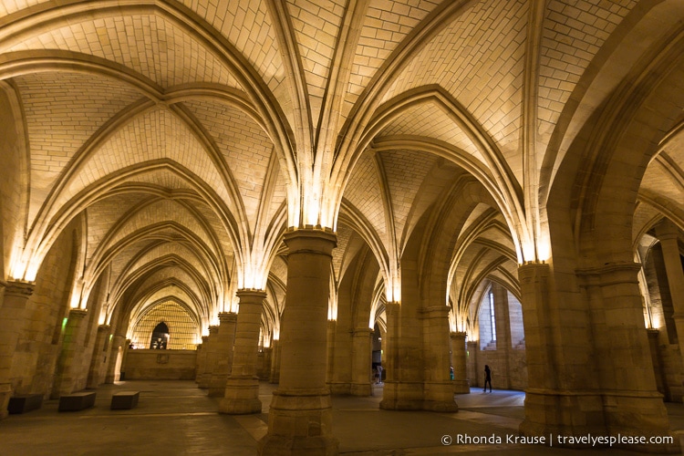 Arches inside the Conciergerie.