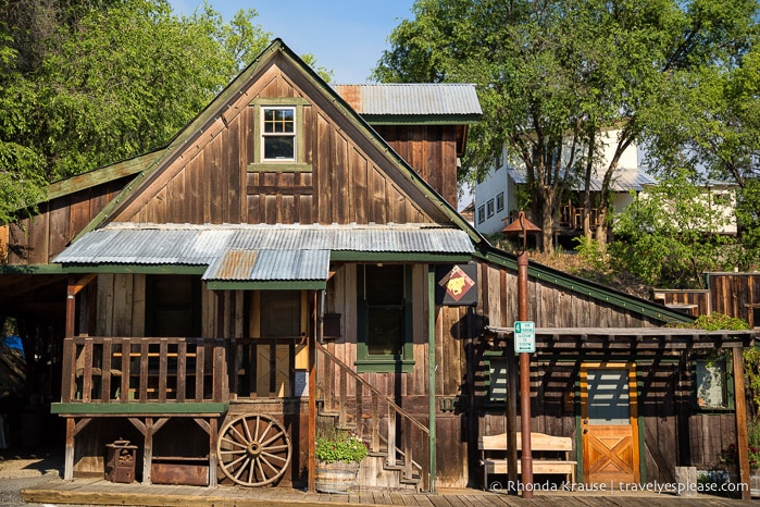 travelyesplease.com | Winthrop, Washington- An Afternoon in the Old West!