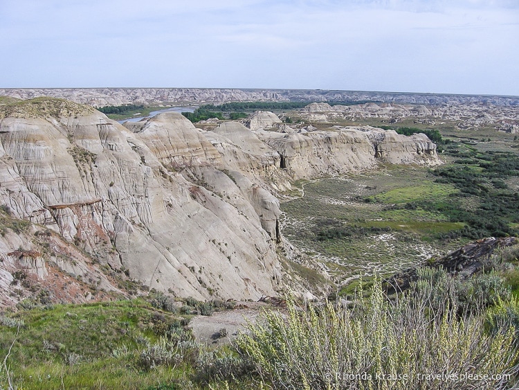 travelyesplease.com | Dinosaur Provincial Park, Alberta